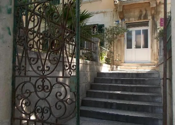 Soukki Town Centre 2 Апартаменты Сплит